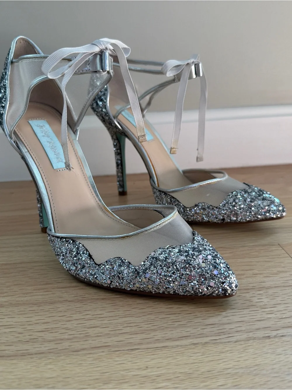 Blue by Betsy Johnson Silver Glitter Ankle Tie 4” Heel Pumps (size 9)
